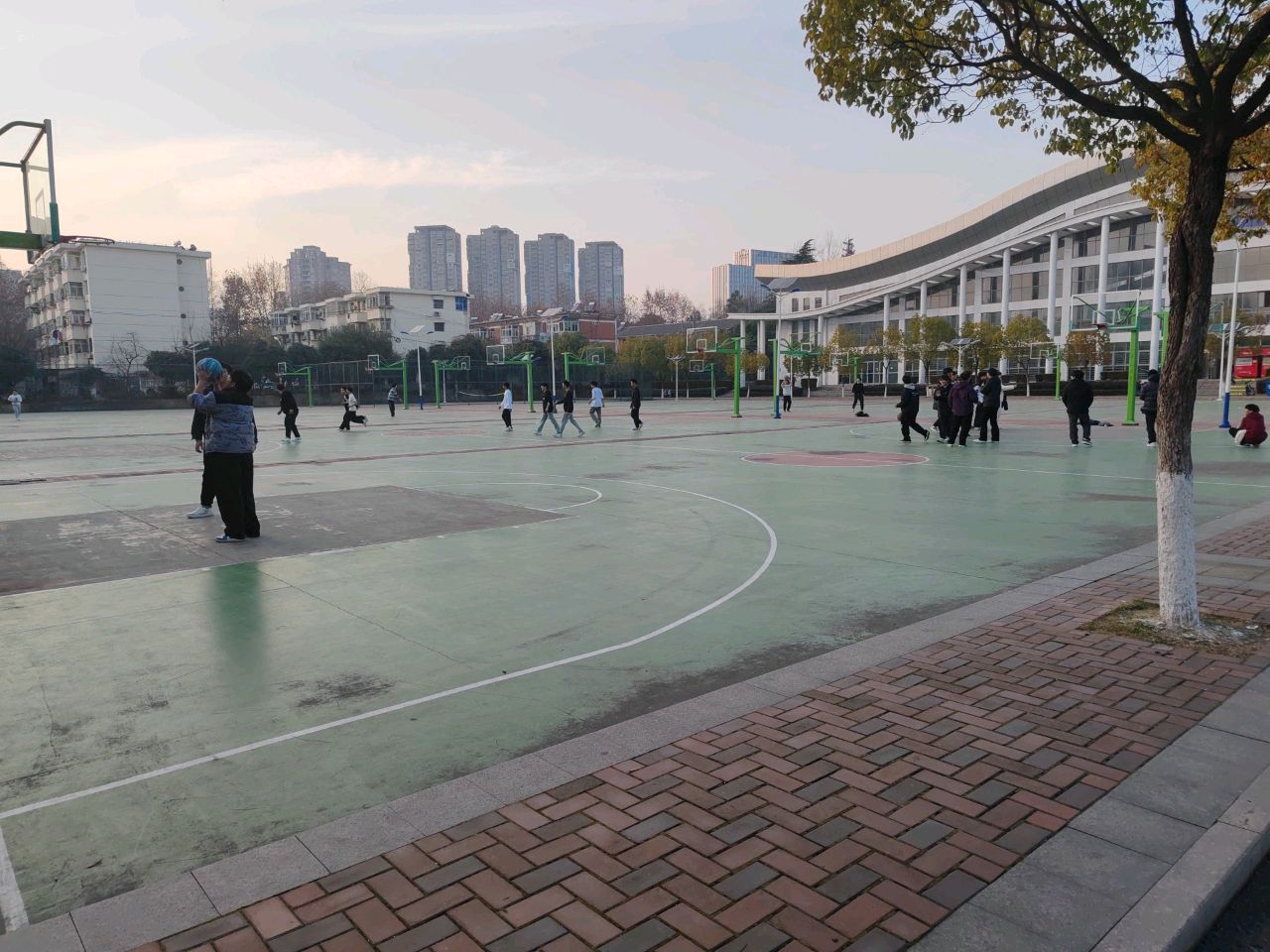 室外篮球场