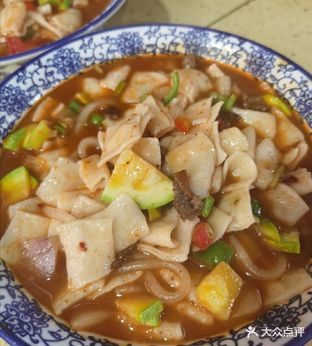 清真鑫麦牛肉面砂锅美食城