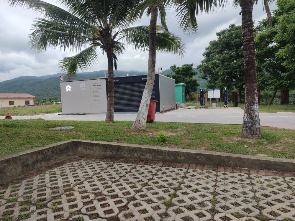 蔚来换电站(三亚方向G9811海三高速琼中服务区)