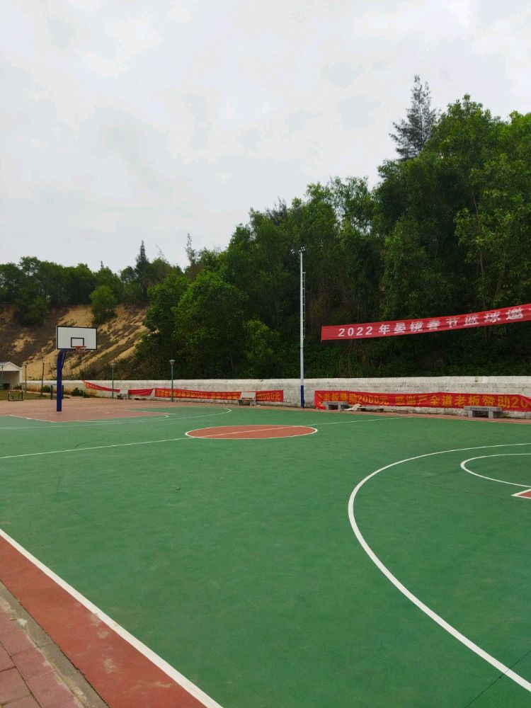 晏镜海堤坝球场