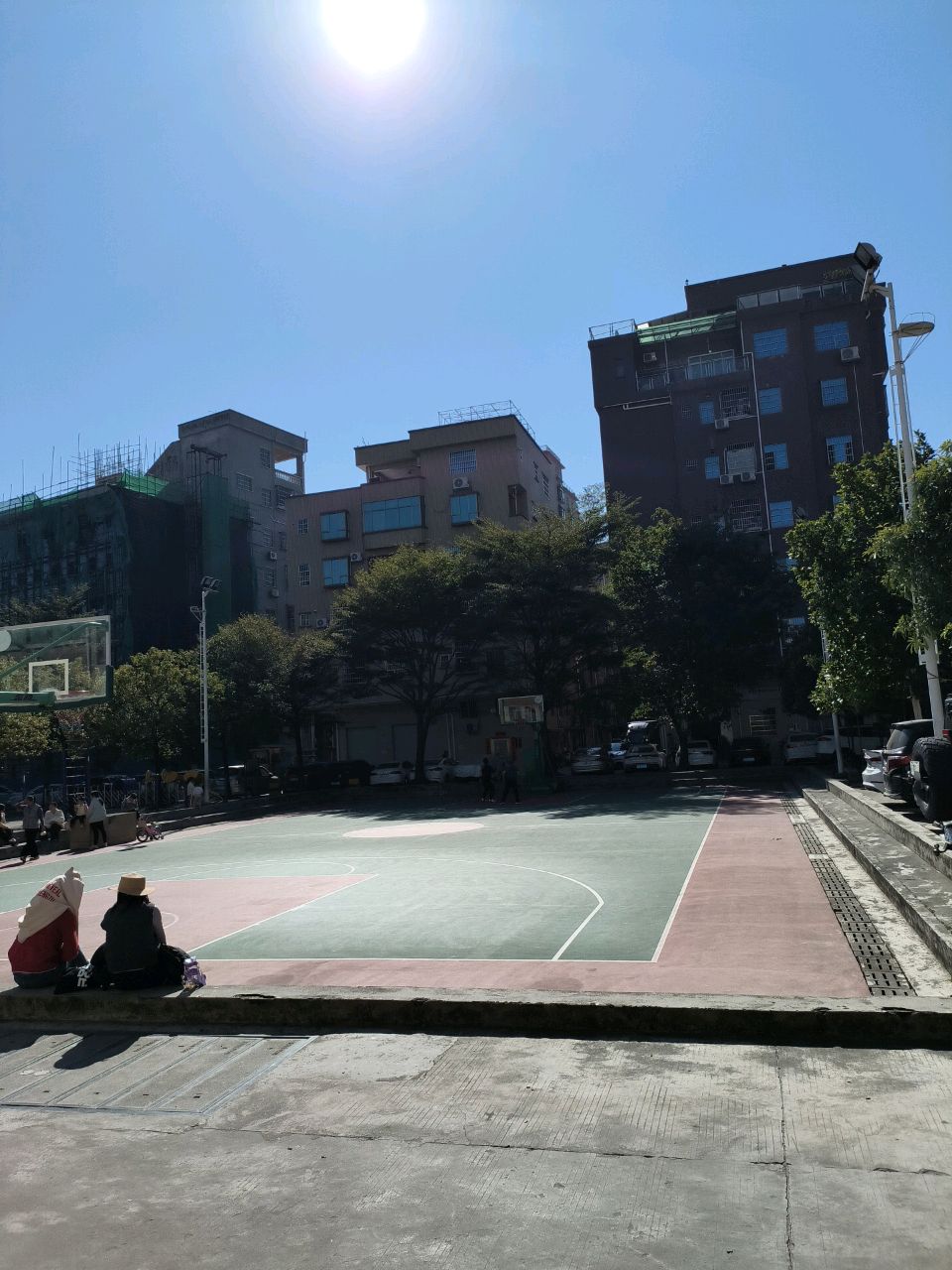 盆岭新村篮球场