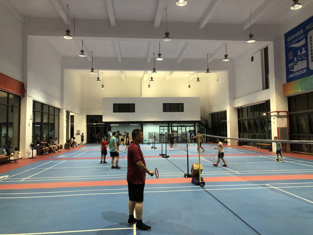 腾尔体育馆·恒温游泳池·羽毛球馆