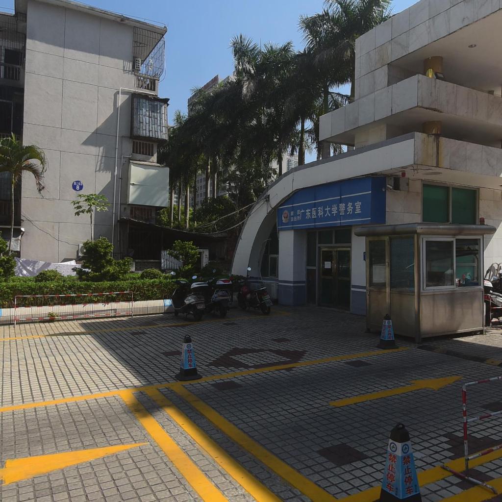广东医科大学(湛江校区)-南门