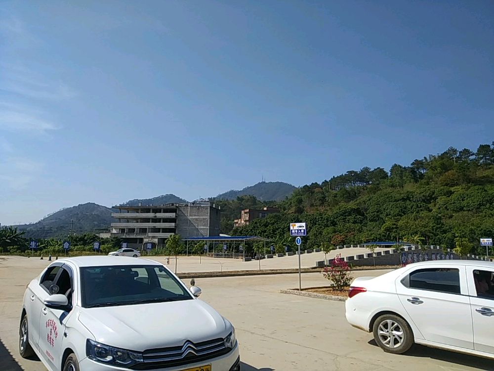 岑溪市华联驾校(甘冲训练场)