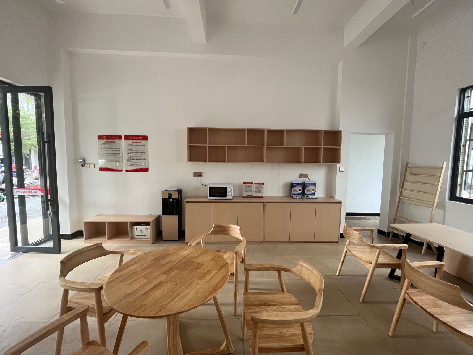 定安县民主党派之家工会驿站(定安县沿江二路站)