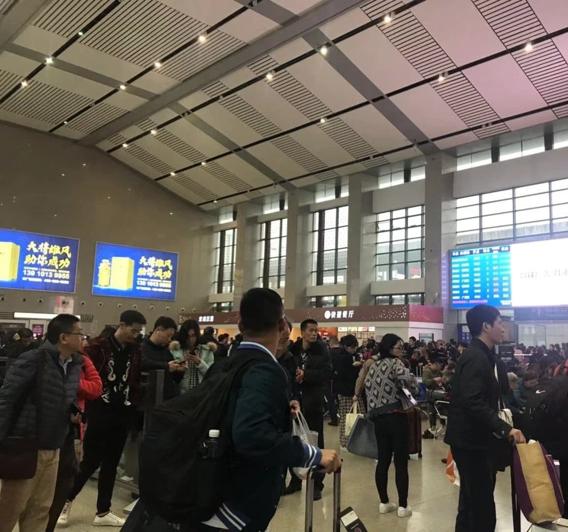 潮汕站北广场网约车专用地上停车场-入口