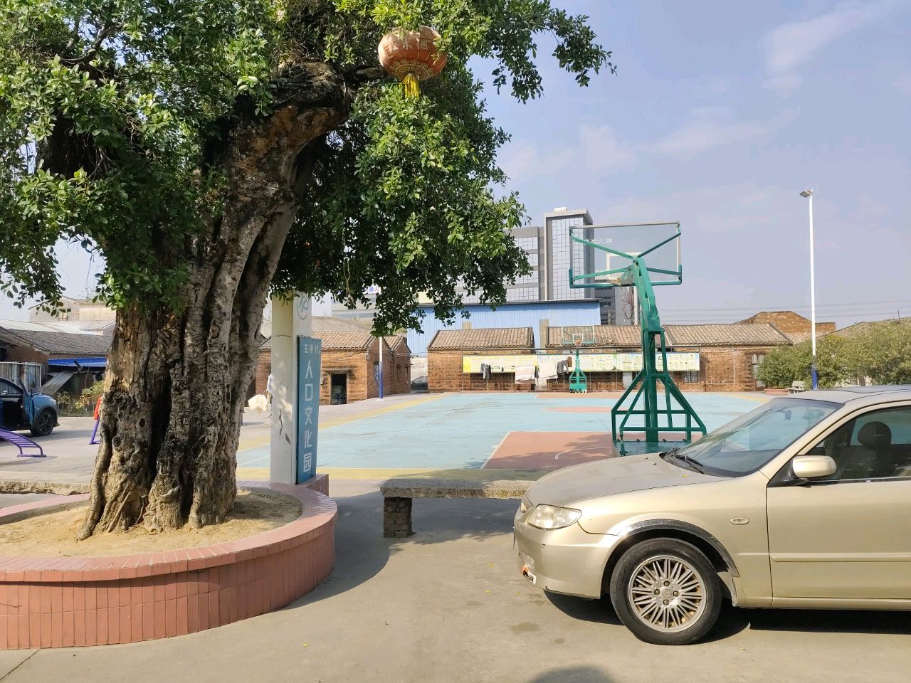 龙潭里球场
