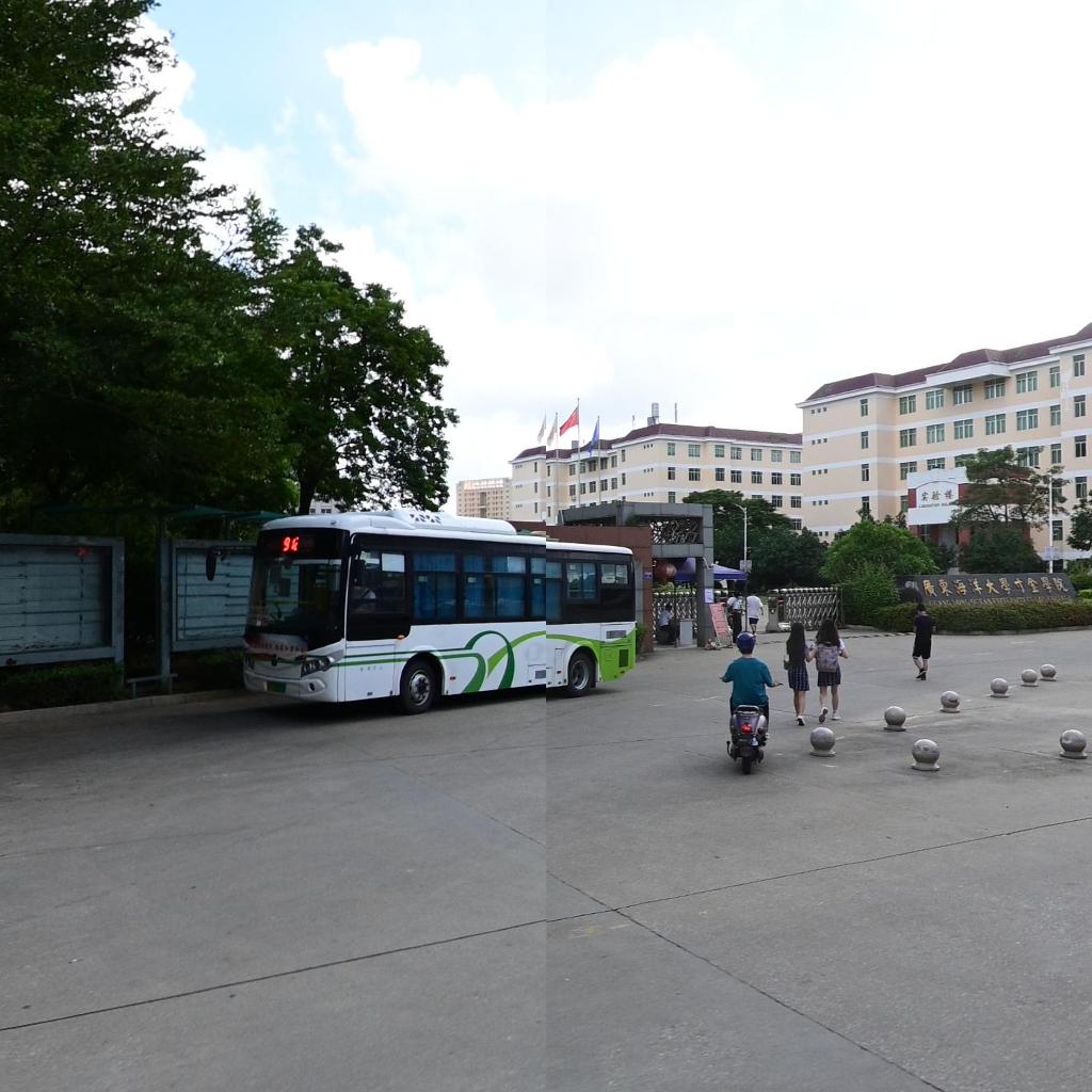 湛江科技学院(麻章校区)-南门