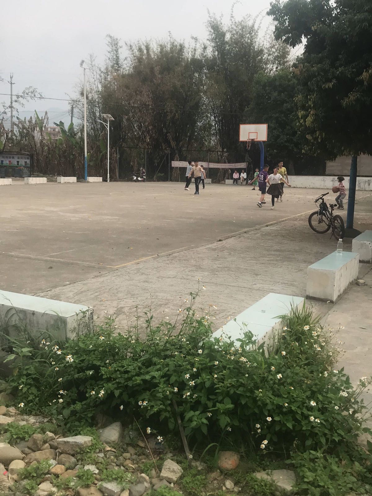 三八上里篮球场