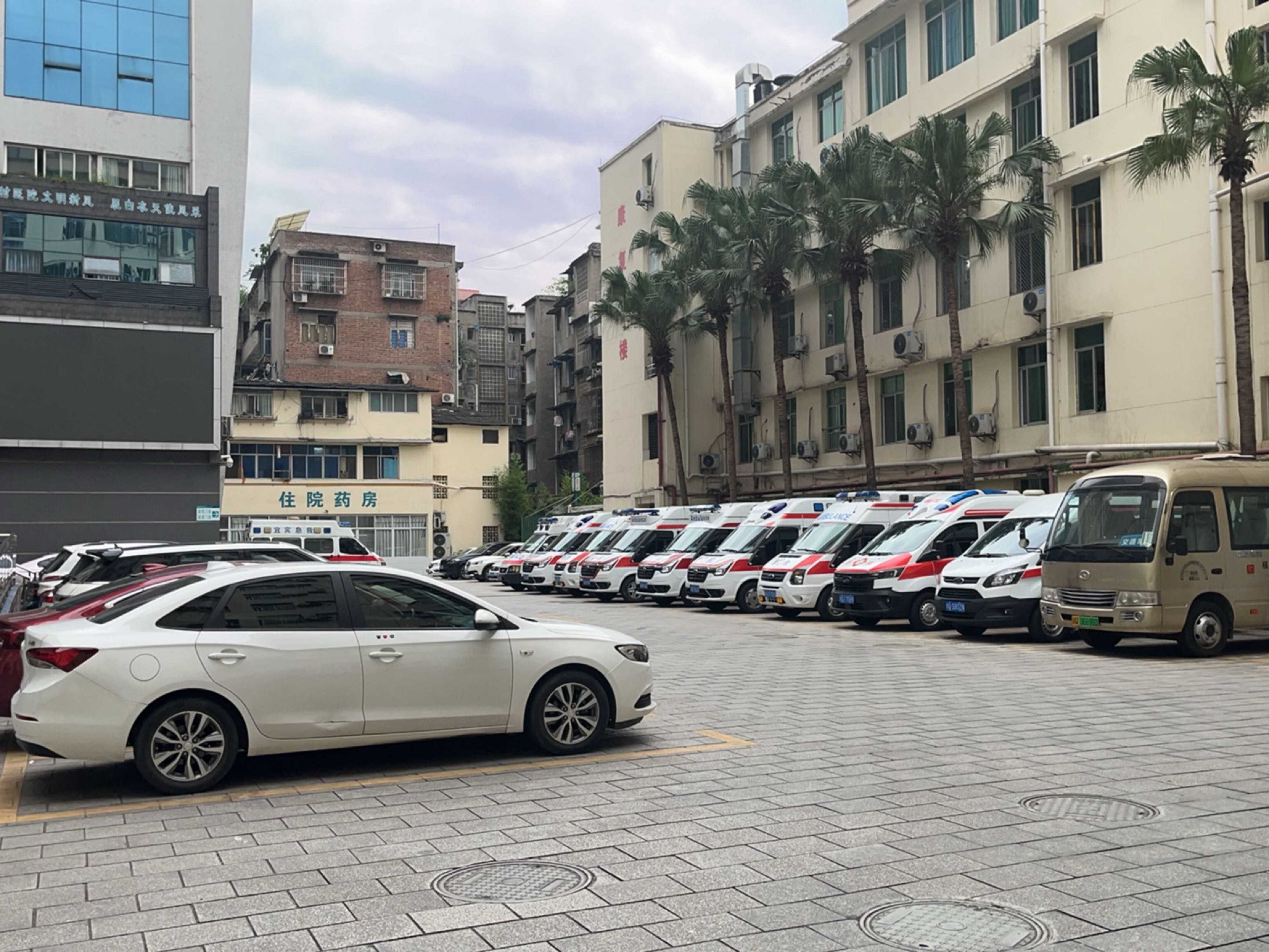 宜宾市第六人民医院地上停车场-出入口