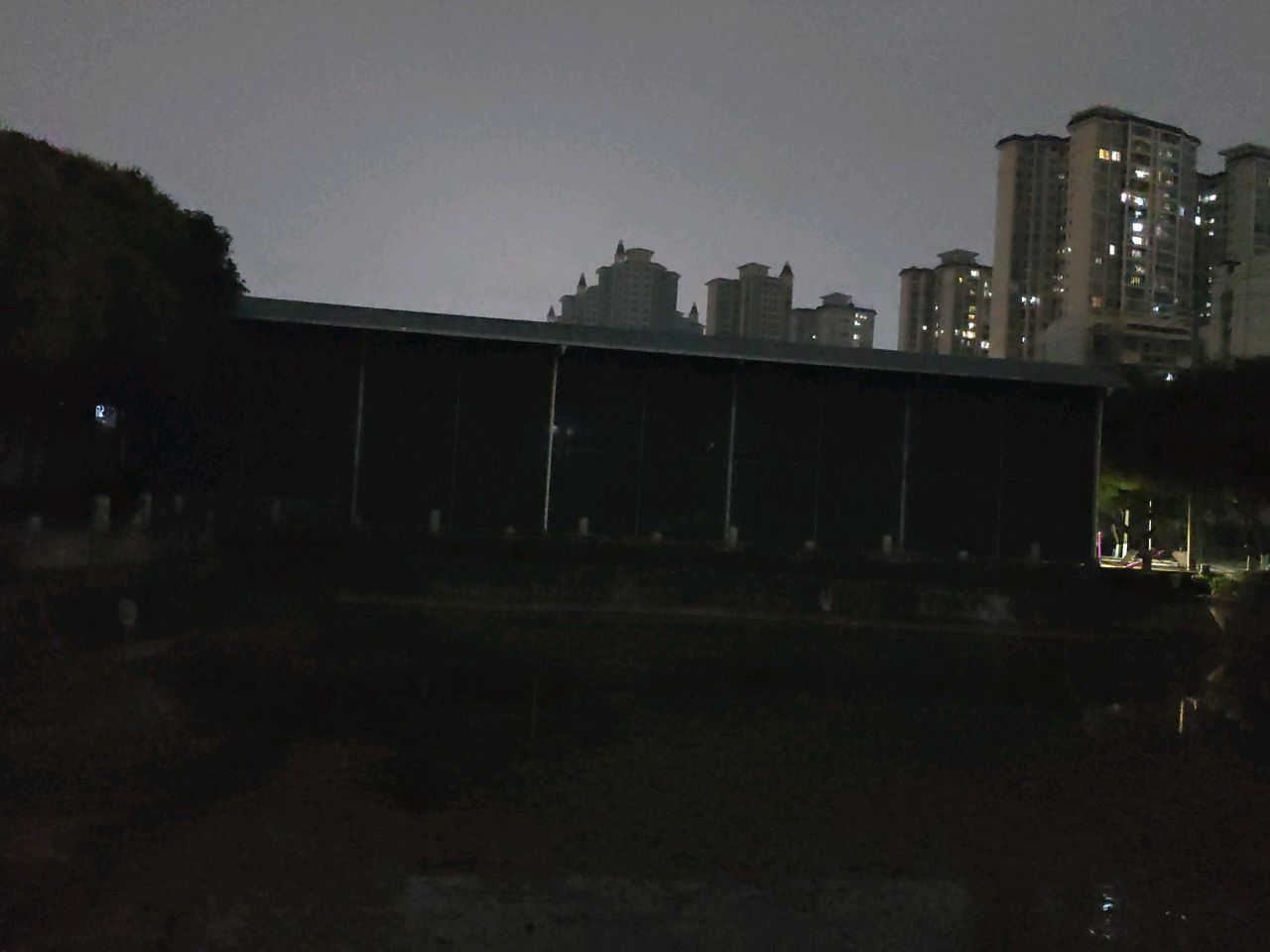 广西大学离退休教职工东校园球馆-羽毛球场