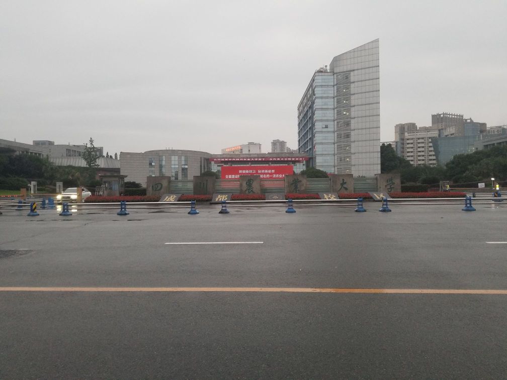 四川农业大学(成都校区)-东门