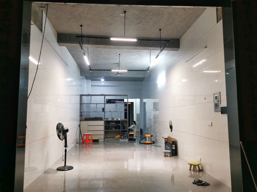 哈顿汽车音响(汽车改装)