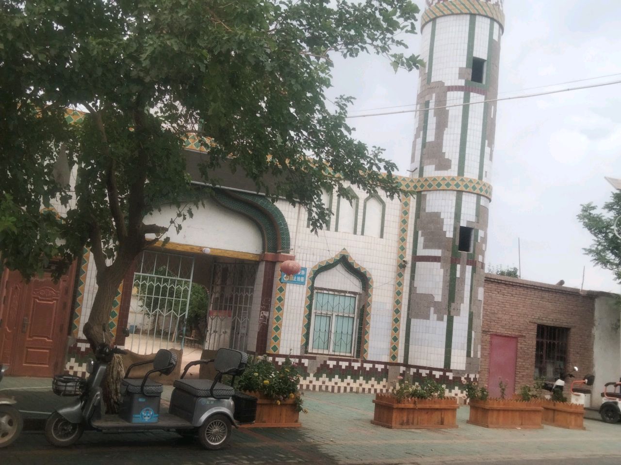 克孜勒吐尔加米清真寺