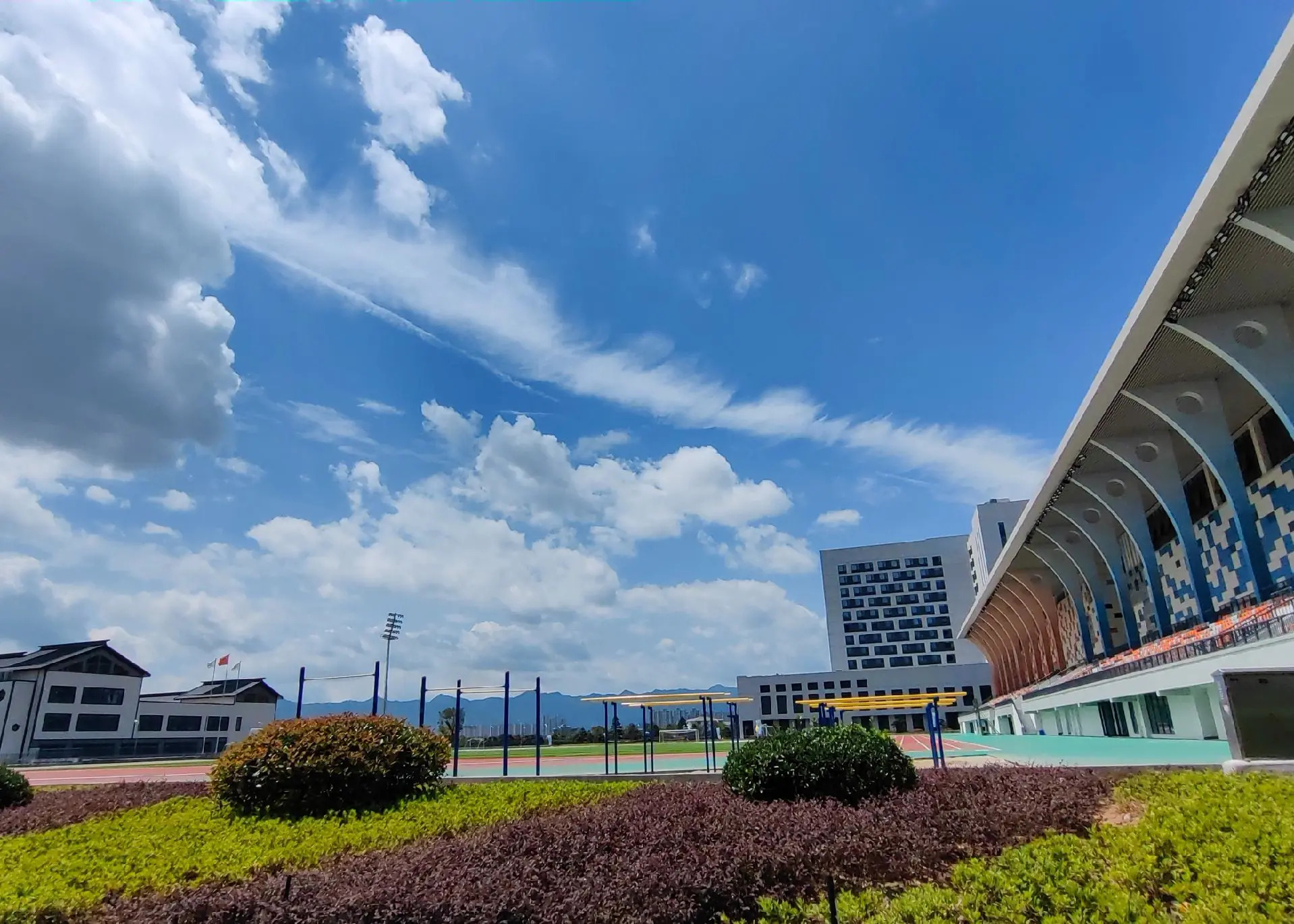 福耀科技大学游泳馆