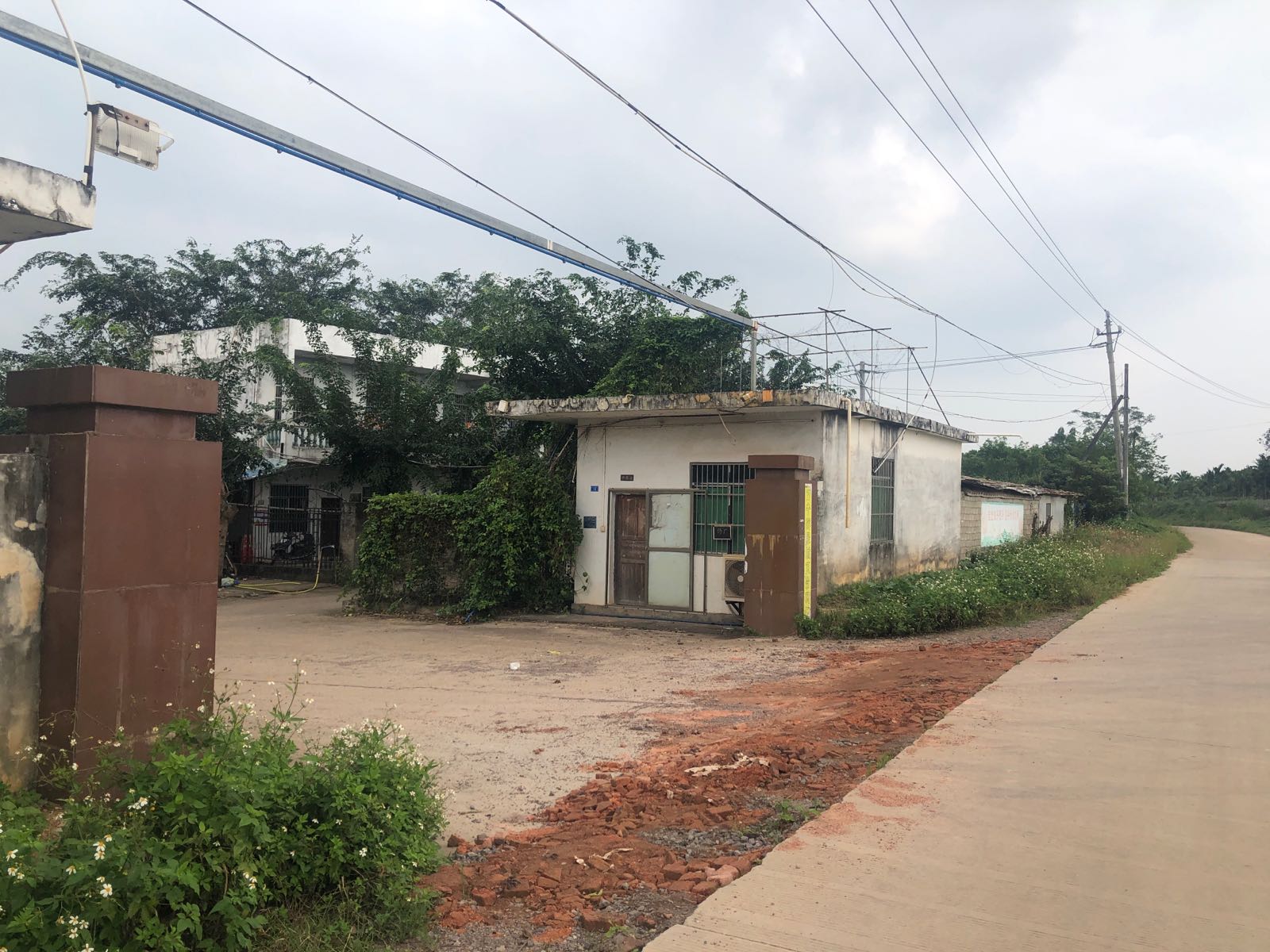 万宁辉星城页岩砖厂