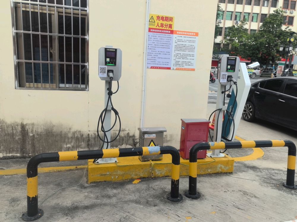 汽车充电站(中国石化海南乐东新三角加油站)