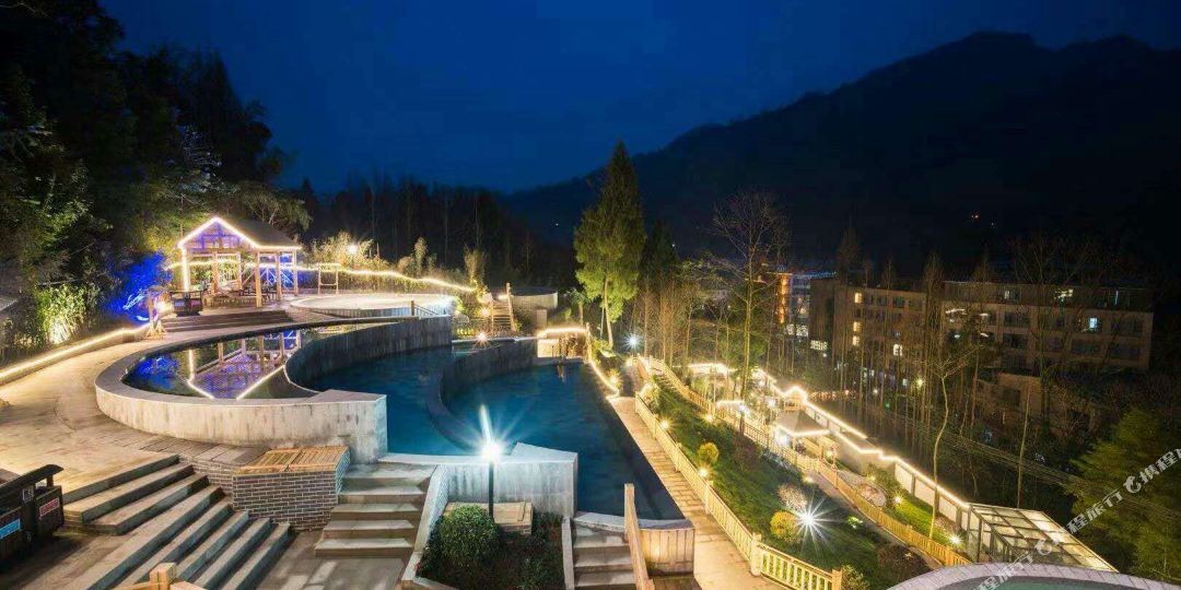 拉菲玺龙温泉酒店九龙沟漂流店