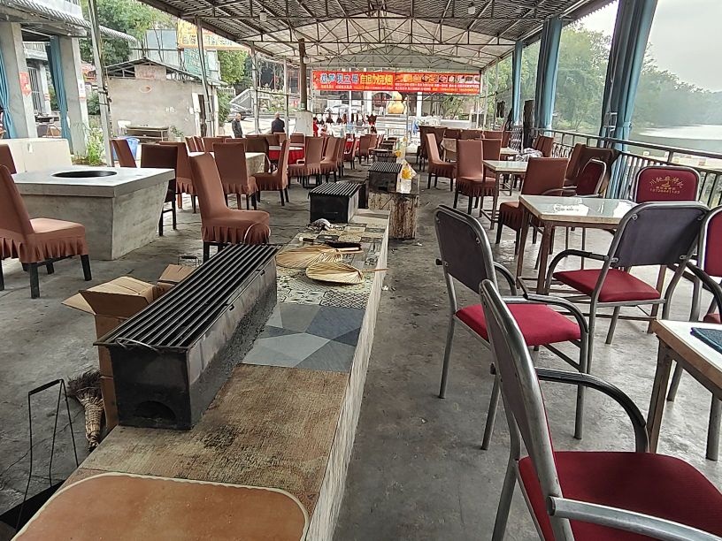 立哥自助烧烤店