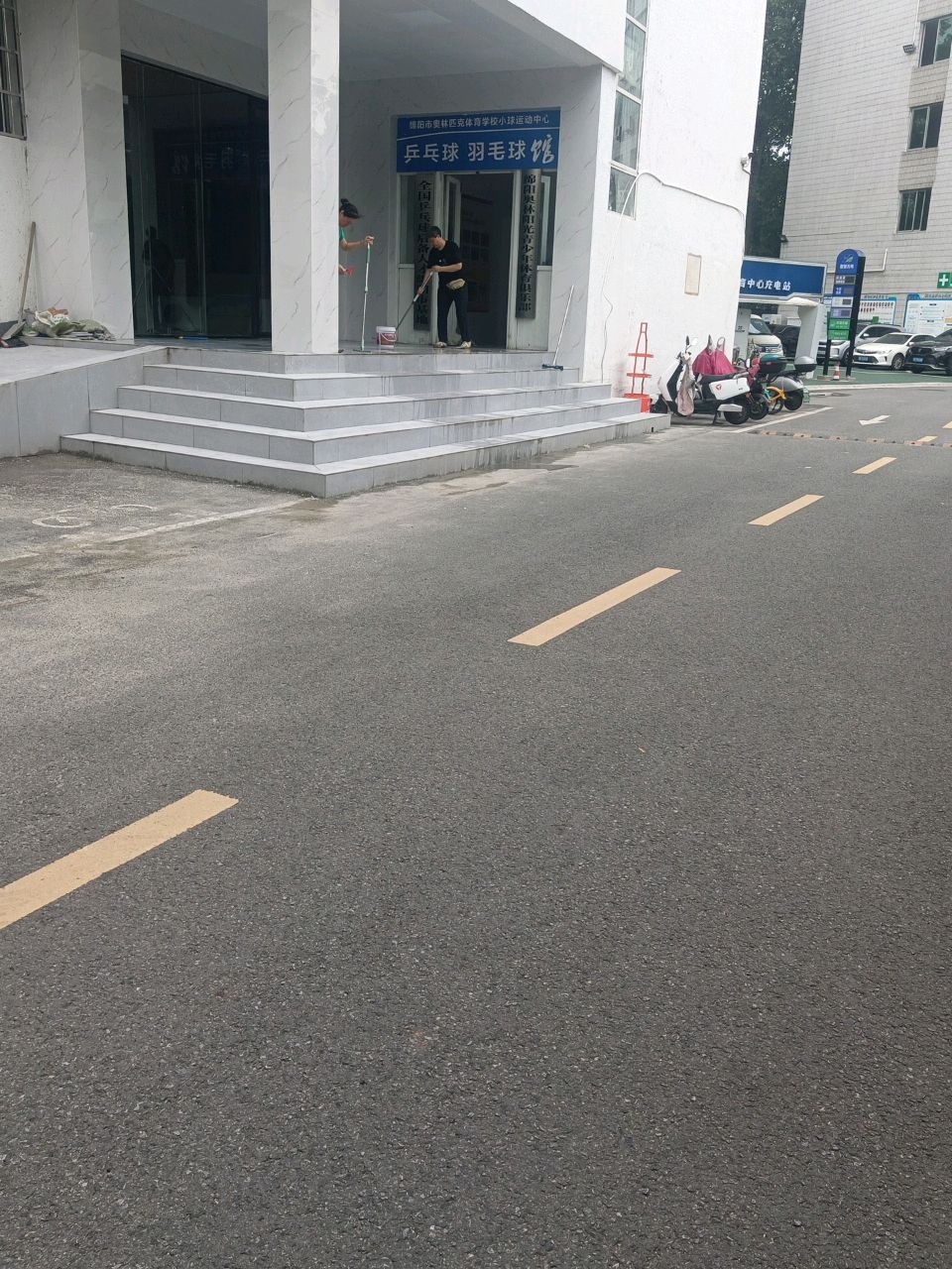 长虹羽毛球馆