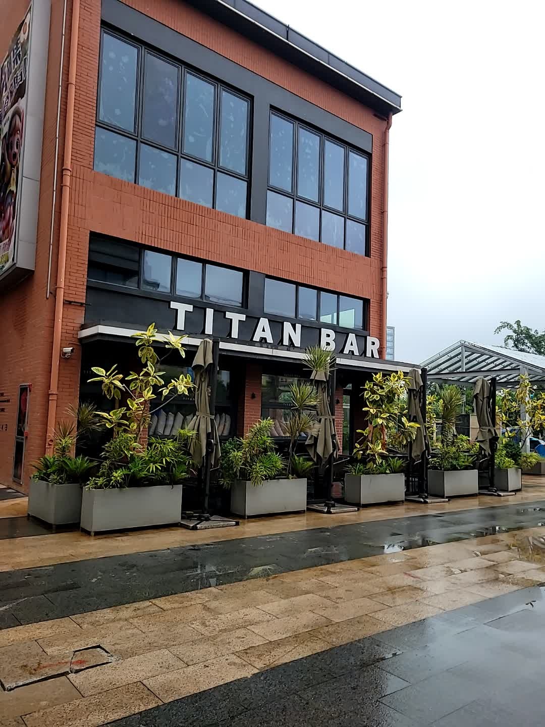 TI TAN BAR