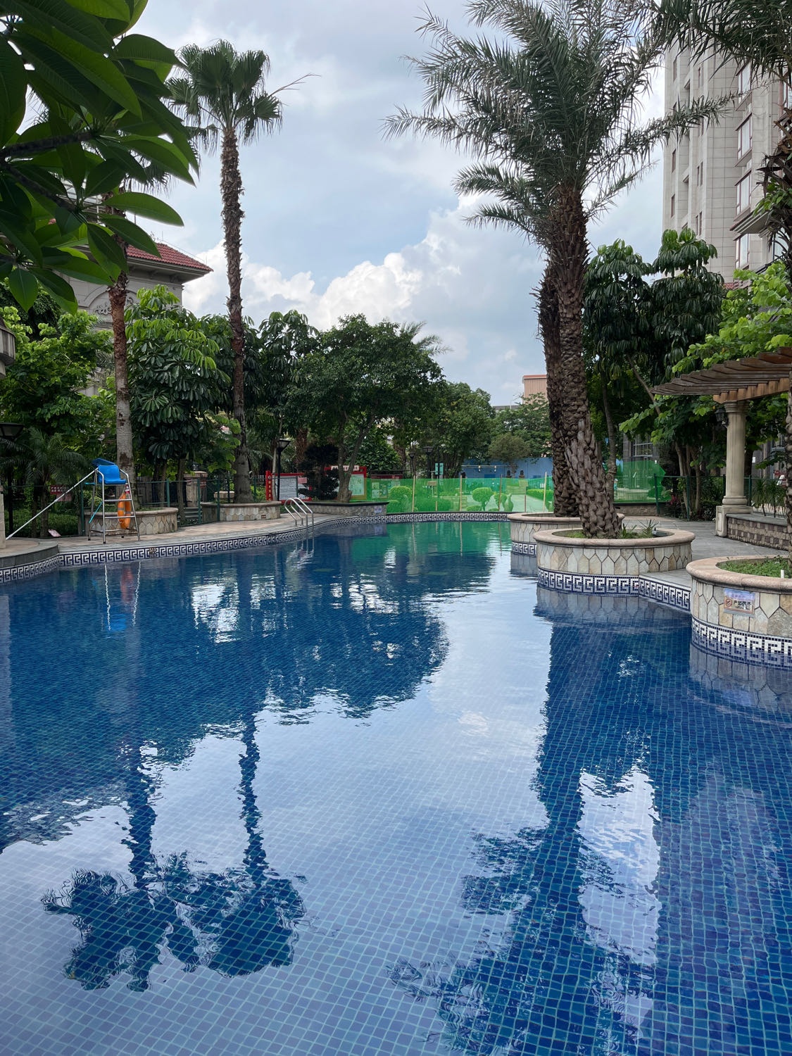 涛汇豪庭星飞越游泳池