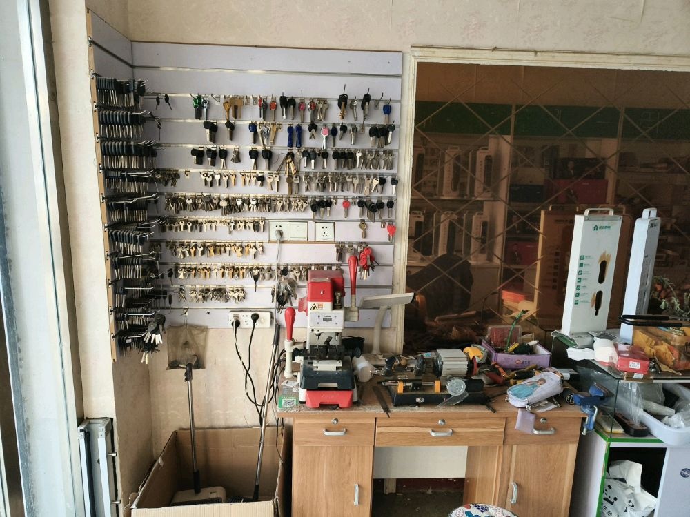 薛飞锁具·修卷帘门配钥匙