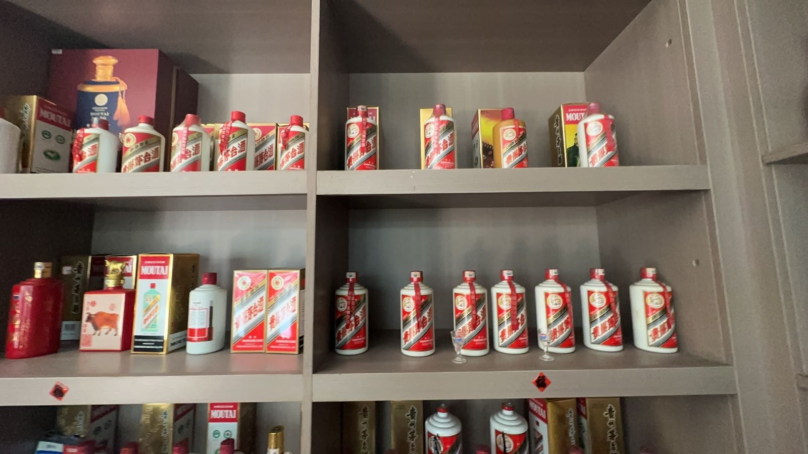 塑兴烟酒茅台酒回收洋酒冬虫夏草礼品回收五粮液