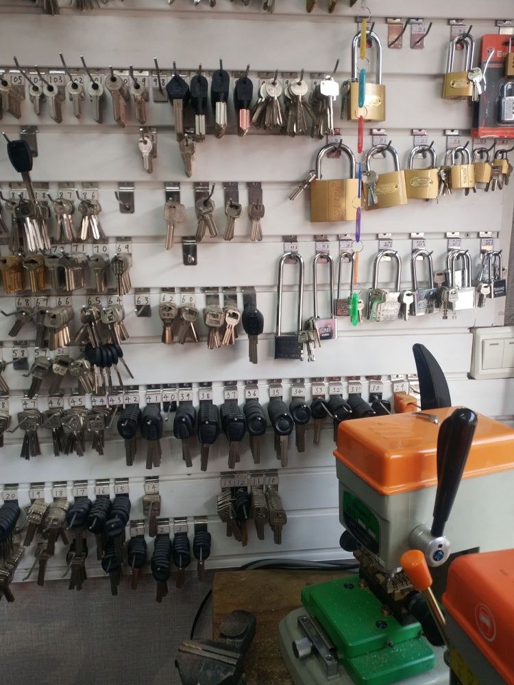 徐师傅开锁店汽车钥匙