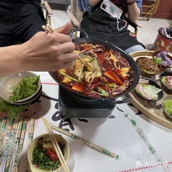 吴嘟嘟369地摊火锅