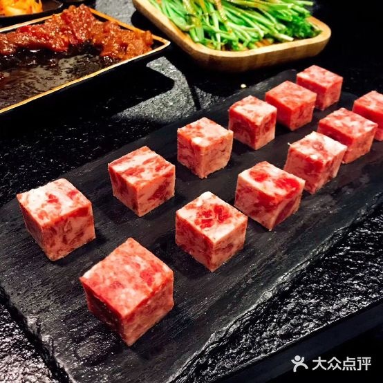 明泽观止·靠肉馆(盐城宝龙广场南区店)