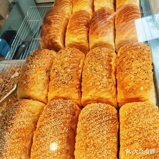 笨小鸭手撕面包店(东大街锦东路段店)