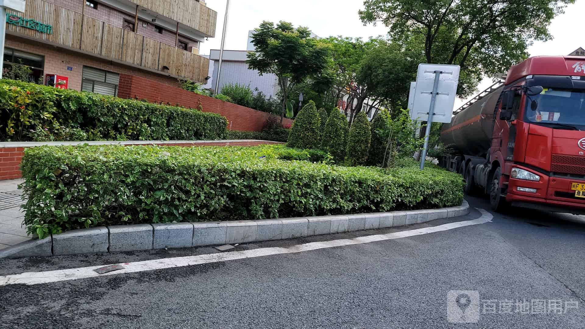 嵩屿停车场-出入口