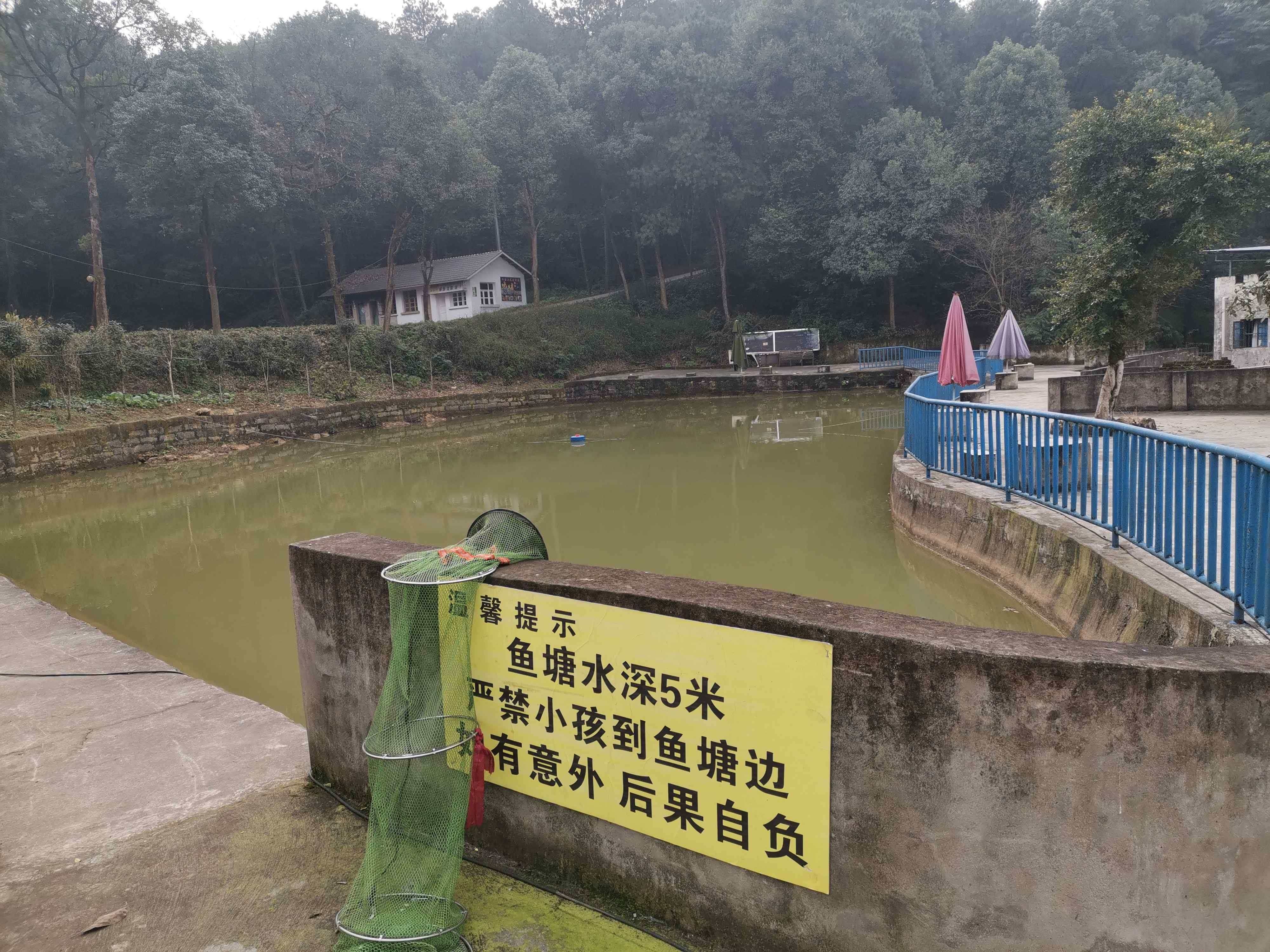 天山庄庄钓鱼场
