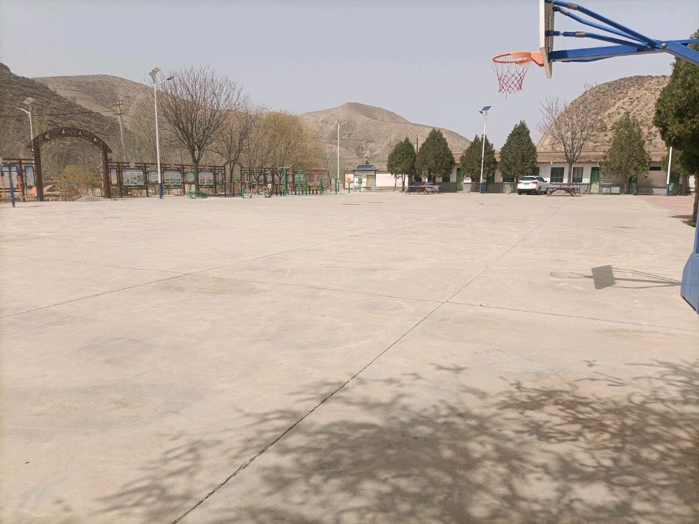 烟洞村健身广场