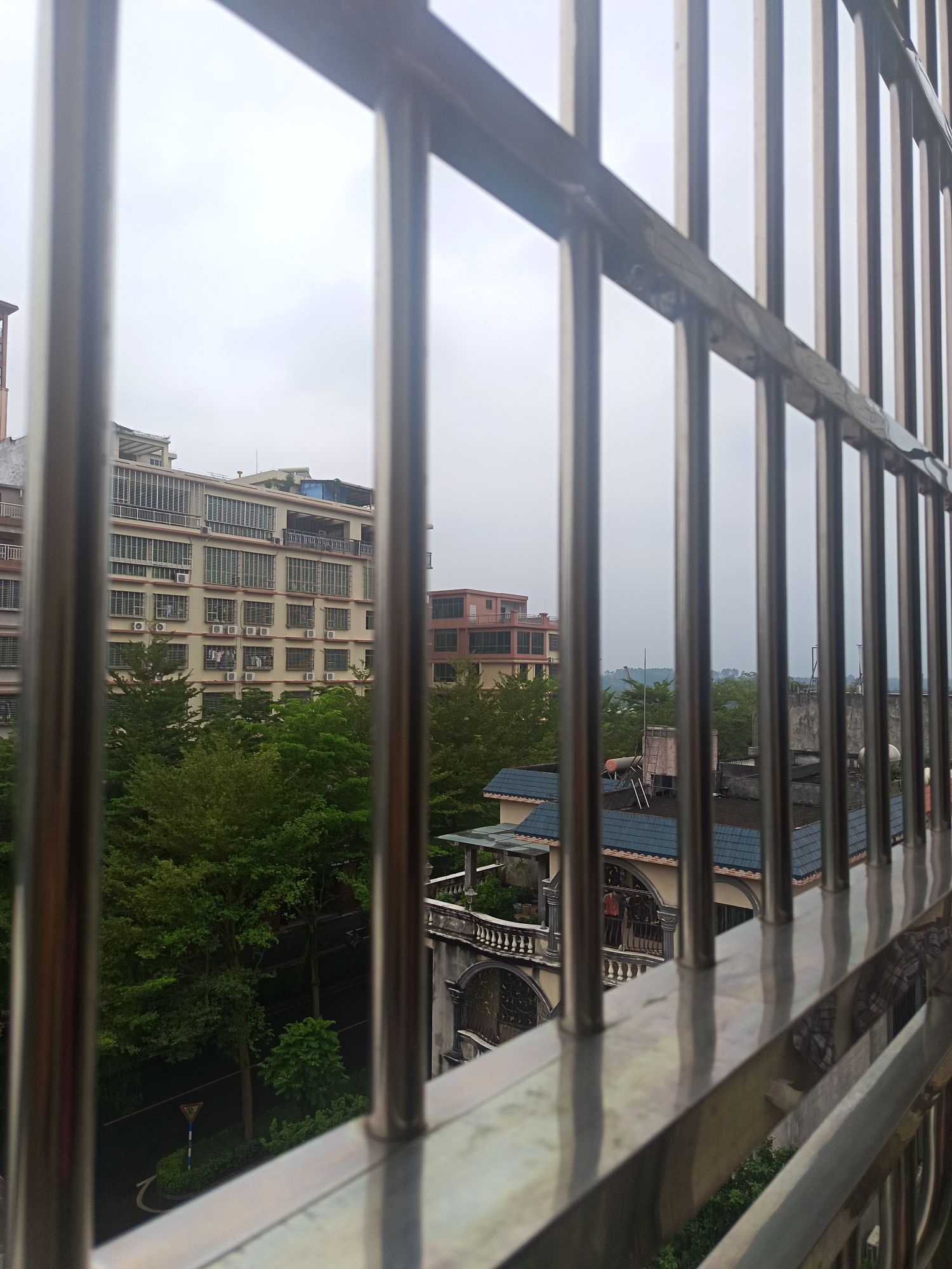 幸福便利店(兴海北路西五横街店)