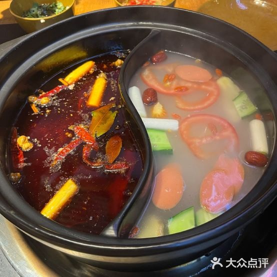 宫爱玲·茶锅火串·海鲜烧烤重庆老火锅(良乡大学城店)