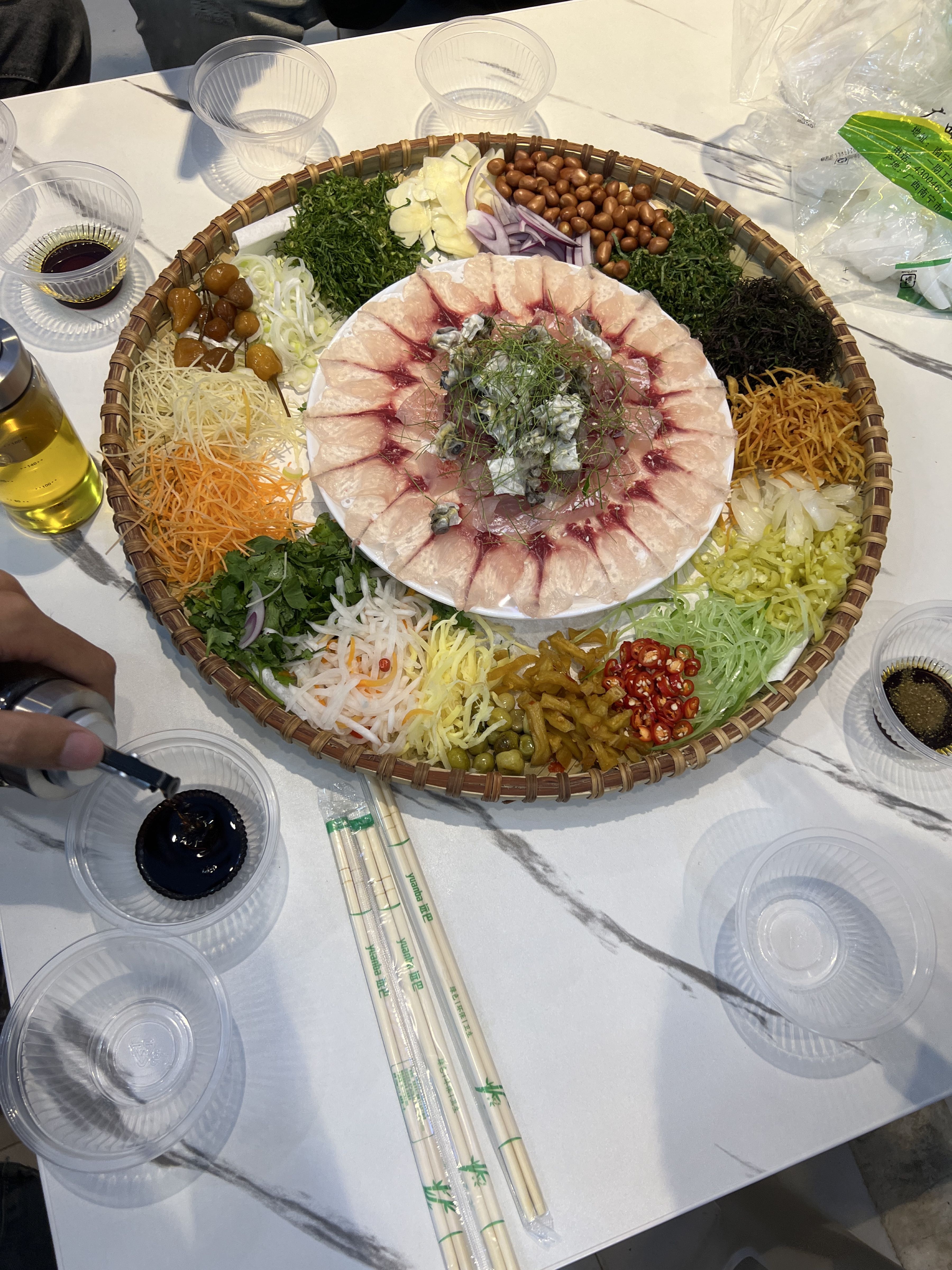 强记横县招牌鱼生馆