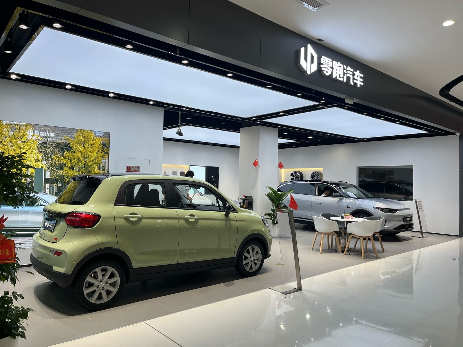 凌跑汽车(湘西体验中心宏大广场店)