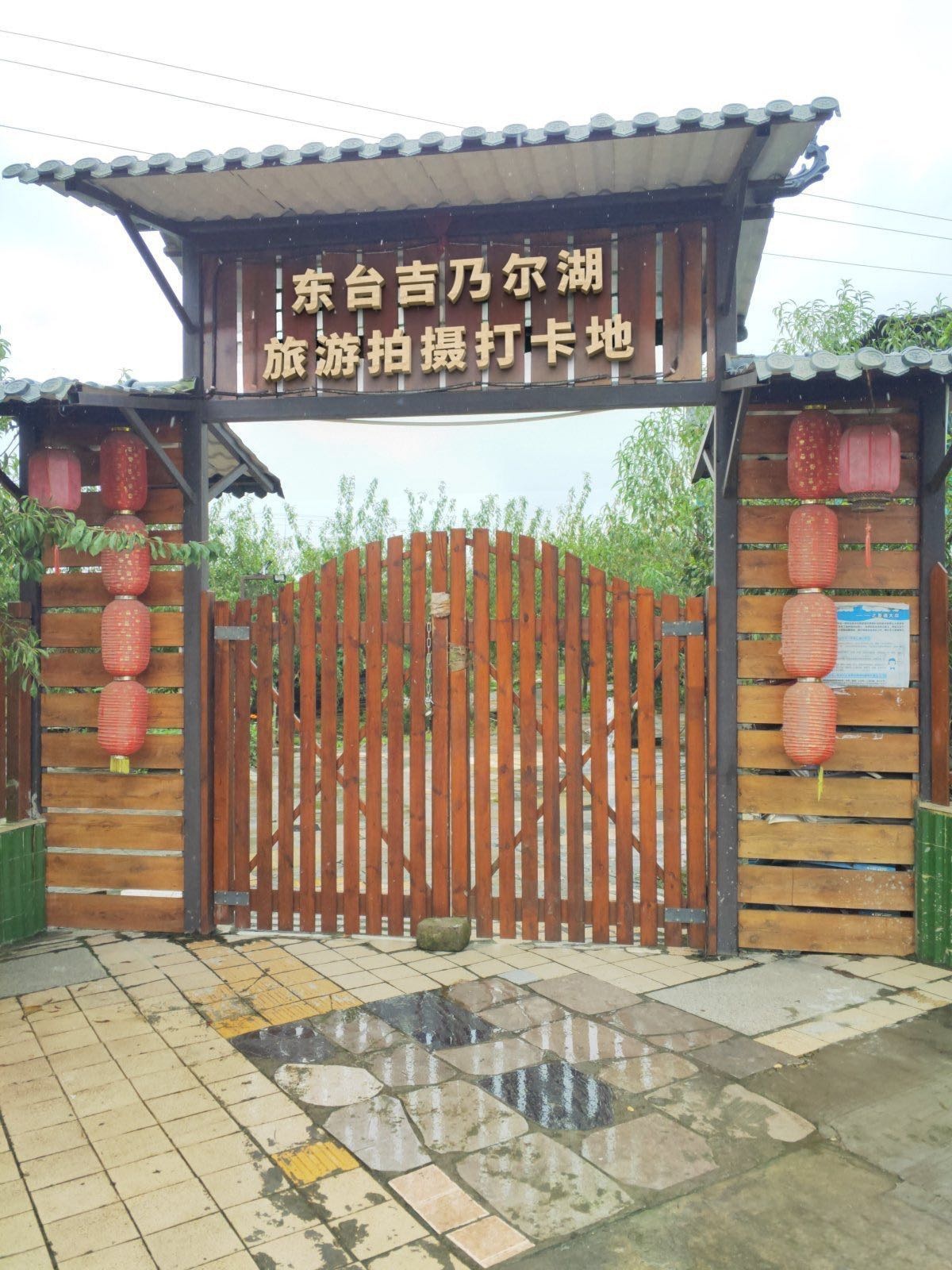 东台吉乃尔湖旅游拍摄打卡地