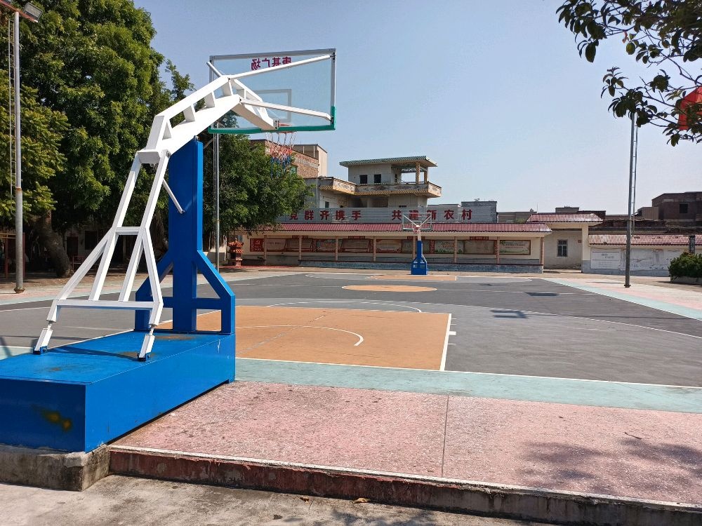 唐基广场篮球场
