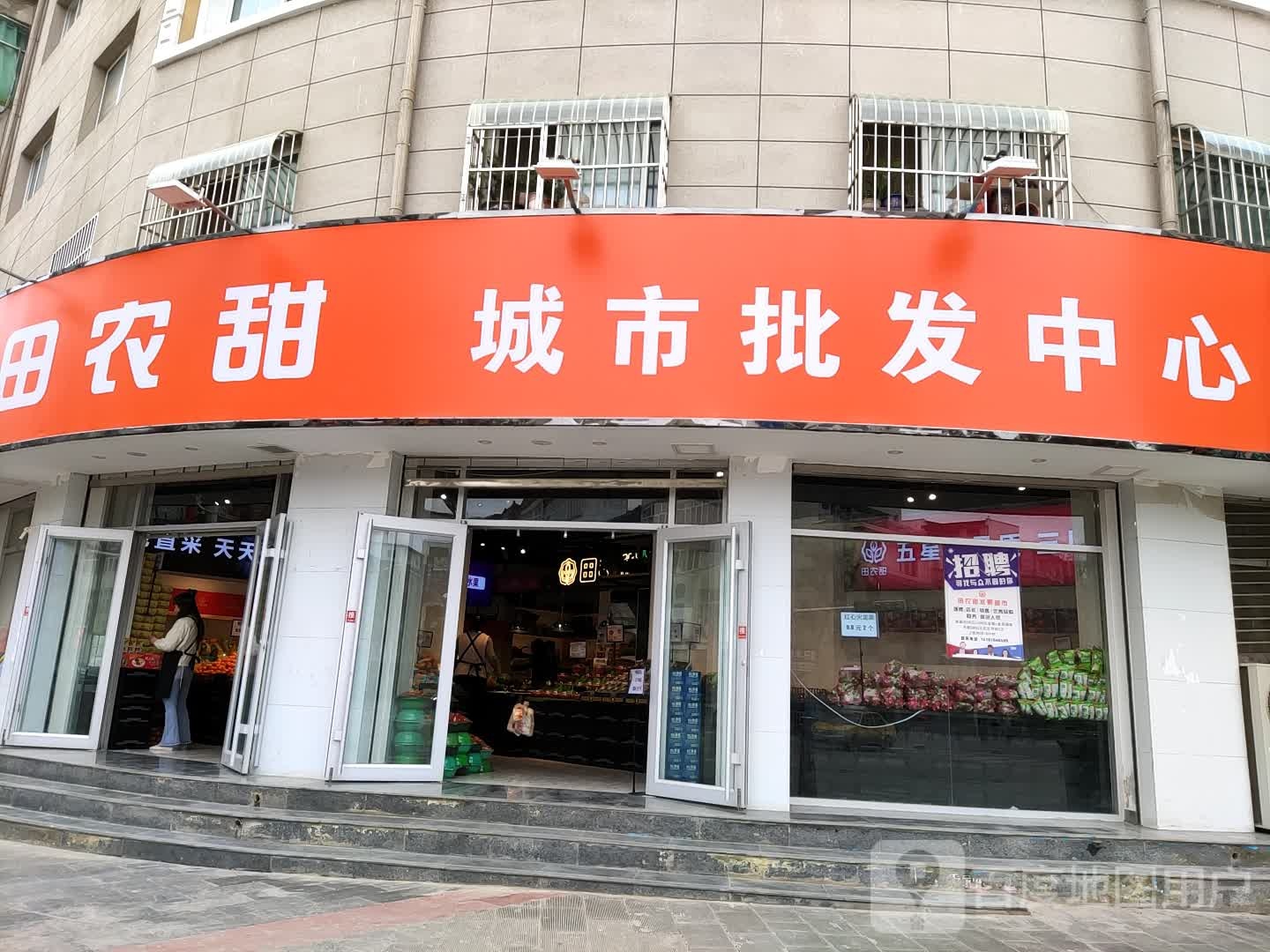 陇南市西和县中山路大哥大酒店南侧约40米