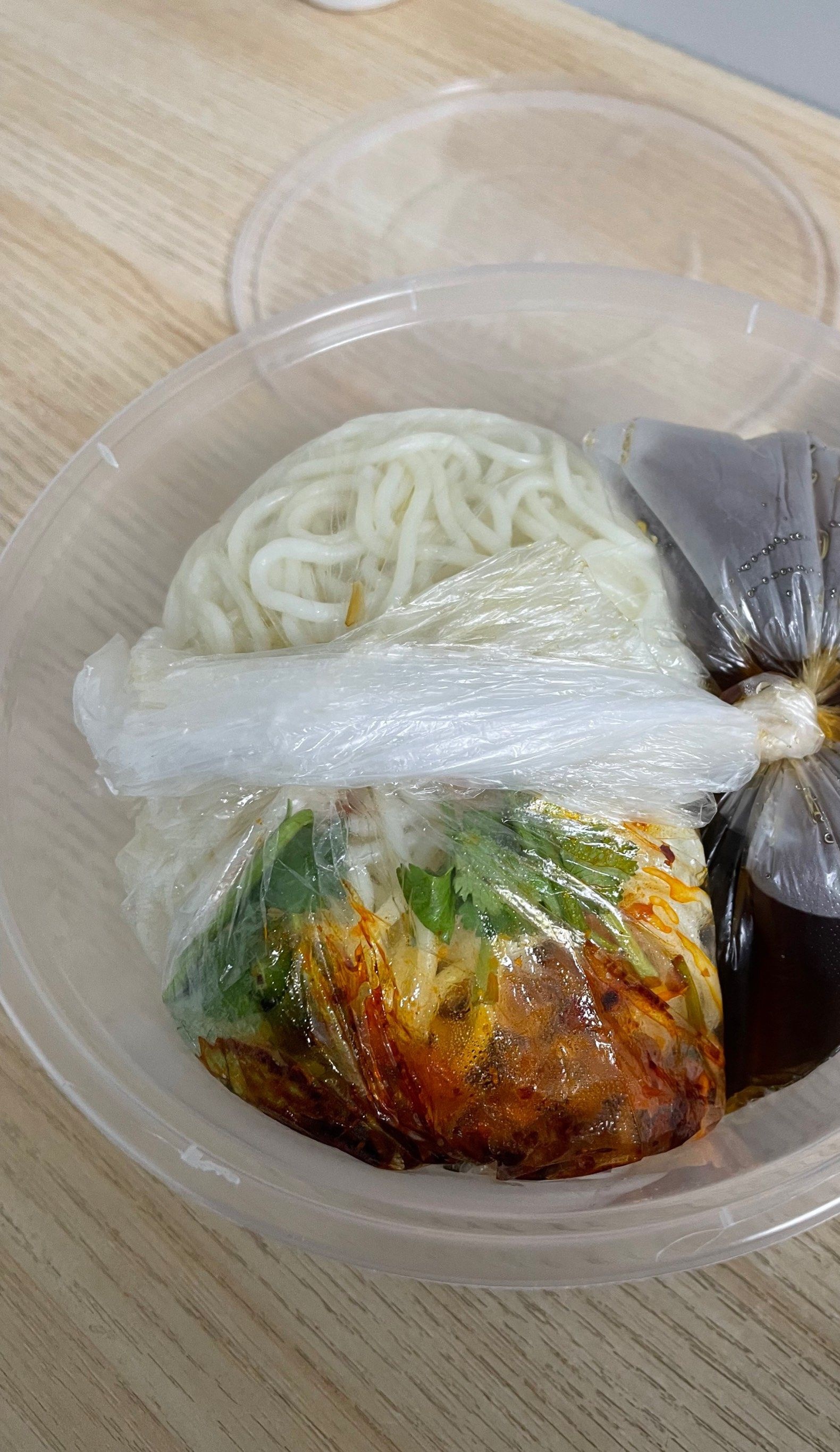 吕霞凉皮(步行街店)