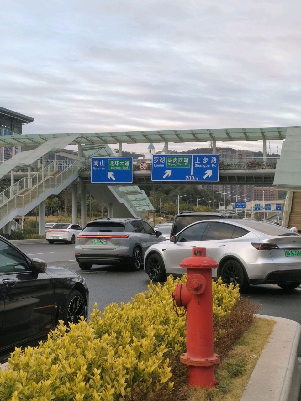 福田区泥岗西路(深圳射击馆西)