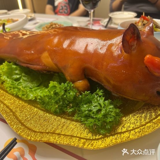 紫粤轩烤乳猪