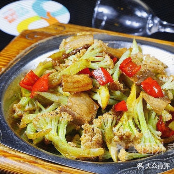 饱食捷湘鲁菜馆