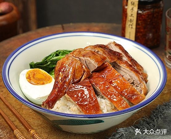 新财肉记港试烧腊碟头饭(泊富广场店)