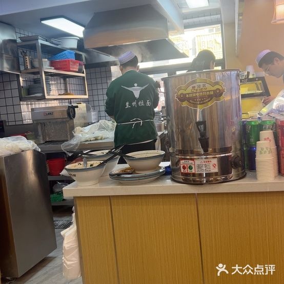 清真华隆穆兰州手工牛肉面(安民街店)