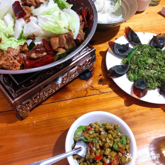 黄姐政宗乳猪店