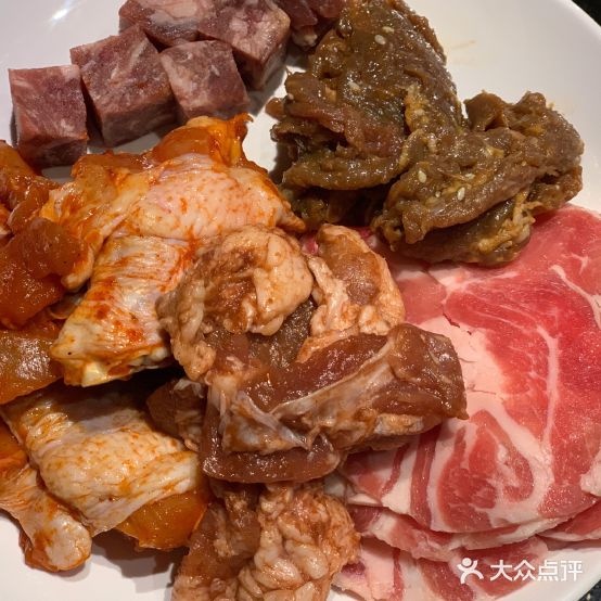 伊起烤吧自助碳烧烤肉
